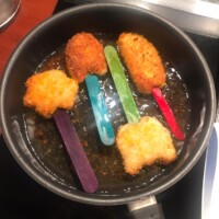 ایده خلاقانه ناگت چوبی با پودر سوخاری تام توز! ایده خلاقانه ناگت چوبی با پودر سوخاری تام توز!