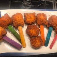 ایده خلاقانه ناگت چوبی با پودر سوخاری تام توز! ایده خلاقانه ناگت چوبی با پودر سوخاری تام توز!